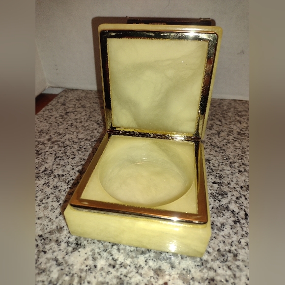 Genuine Alabaster VIOLETS Square Shape Trinket Box. Made in Italy Vntg. 80s NEW. - Picture 2 of 8